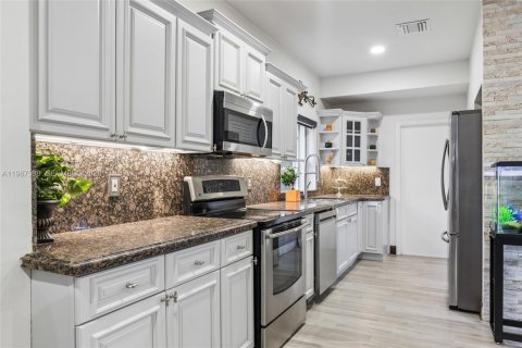 Снять в аренду виллу или дом в Мирамар, Флорида 3 спальни, 154.22м2, № 2049034 - фото 12