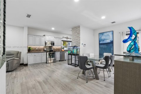 Снять в аренду виллу или дом в Мирамар, Флорида 3 спальни, 154.22м2, № 2049034 - фото 9