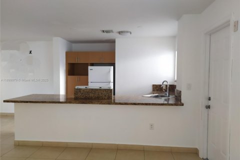 Condo in North Bay Village, Florida, 1 bedroom  № 1952520 - photo 10