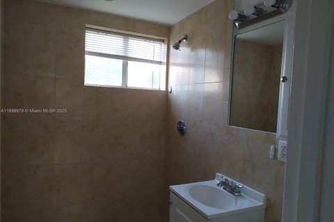 Condo in North Bay Village, Florida, 1 bedroom  № 1952520 - photo 17