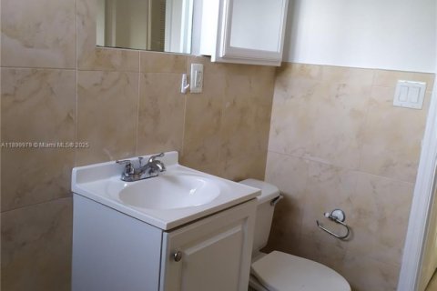 Condo in North Bay Village, Florida, 1 bedroom  № 1952520 - photo 18