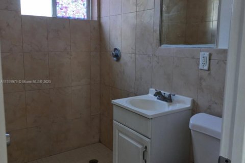 Condo in North Bay Village, Florida, 1 bedroom  № 1952520 - photo 13