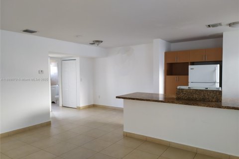 Condo in North Bay Village, Florida, 1 bedroom  № 1952520 - photo 9