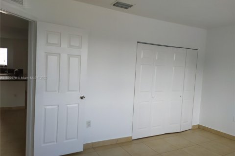 Condo in North Bay Village, Florida, 1 bedroom  № 1952520 - photo 15