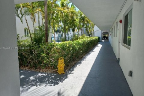 Condo in North Bay Village, Florida, 1 bedroom  № 1952520 - photo 4