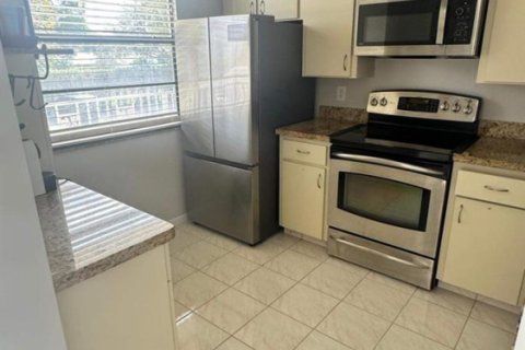 Купить кондоминиум в Бока-Ратон, Флорида 4 комнаты, 128.67м2, № 2082429 - фото 3