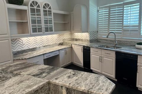 House in Longwood, Florida 8 bedrooms, 811.87 sq.m. № 2209463 - photo 15