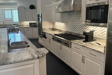 House in Longwood, Florida 8 bedrooms, 811.87 sq.m. № 2209463 - photo 13