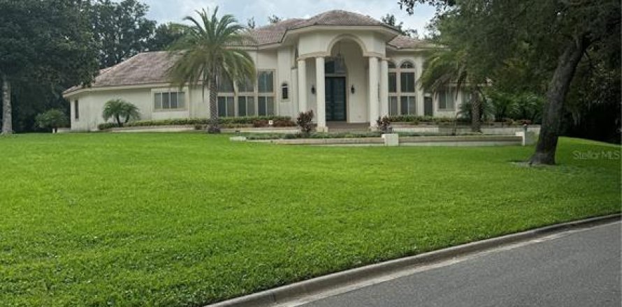 House in Longwood, Florida 8 bedrooms, 811.87 sq.m. № 2209463