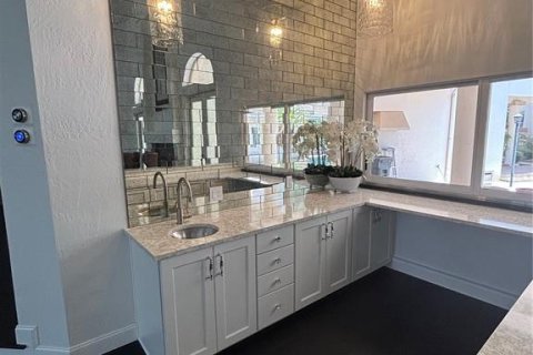 House in Longwood, Florida 8 bedrooms, 811.87 sq.m. № 2209463 - photo 11
