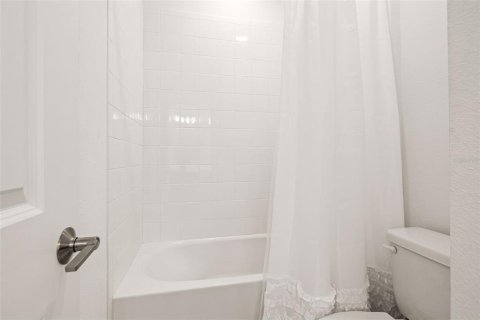 House in Palmetto, Florida 5 bedrooms, 320.33 sq.m. № 1757647 - photo 28