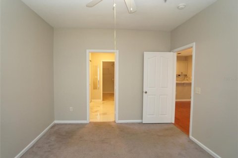 Condo in Tampa, Florida, 2 bedrooms  № 1917144 - photo 11