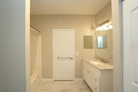 Condo in Tampa, Florida, 2 bedrooms  № 1917144 - photo 12