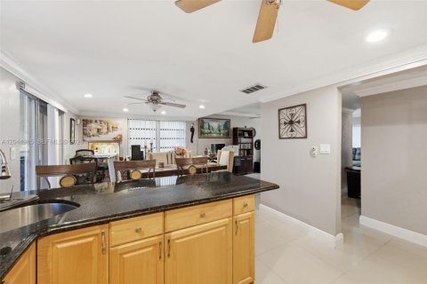 Adosado en venta en Miami, Florida, 3 dormitorios, 146.97 m2 № 2193677 - foto 30
