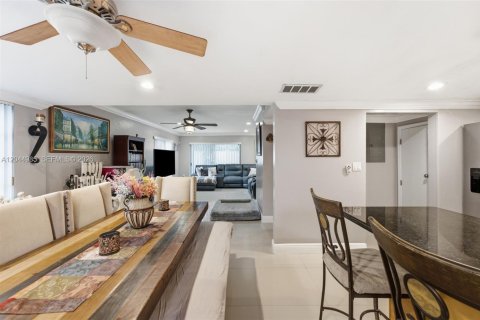 Adosado en venta en Miami, Florida, 3 dormitorios, 146.97 m2 № 2193677 - foto 28