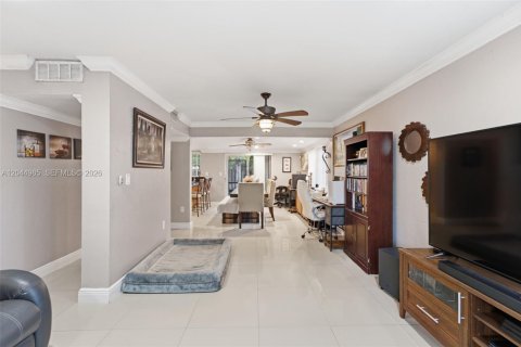 Adosado en venta en Miami, Florida, 3 dormitorios, 146.97 m2 № 2193677 - foto 21