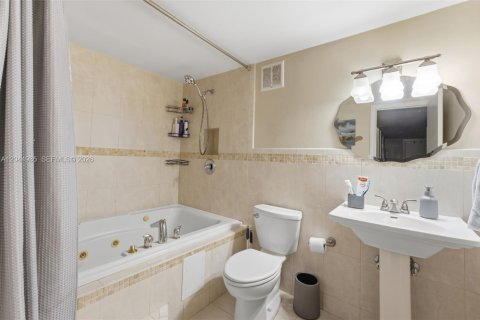 Adosado en venta en Miami, Florida, 3 dormitorios, 146.97 m2 № 2193677 - foto 8
