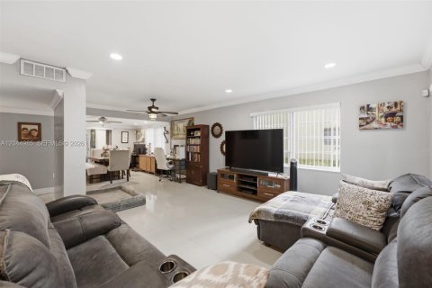 Adosado en venta en Miami, Florida, 3 dormitorios, 146.97 m2 № 2193677 - foto 20