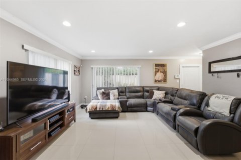 Adosado en venta en Miami, Florida, 3 dormitorios, 146.97 m2 № 2193677 - foto 23