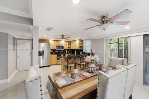 Adosado en venta en Miami, Florida, 3 dormitorios, 146.97 m2 № 2193677 - foto 25