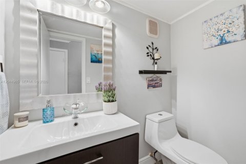 Adosado en venta en Miami, Florida, 3 dormitorios, 146.97 m2 № 2193677 - foto 19