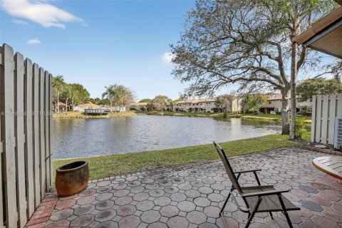 Townhouse in Plantation, Florida 3 bedrooms, 159.23 sq.m. № 2030132 - photo 2