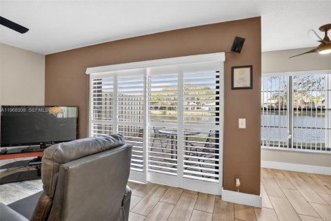 Townhouse in Plantation, Florida 3 bedrooms, 159.23 sq.m. № 2030132 - photo 14