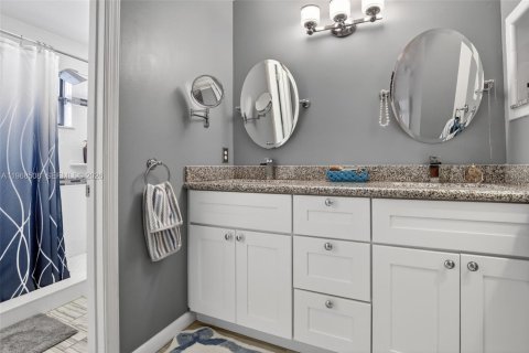 Townhouse in Plantation, Florida 3 bedrooms, 159.23 sq.m. № 2030132 - photo 25