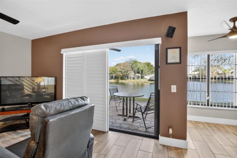 Townhouse in Plantation, Florida 3 bedrooms, 159.23 sq.m. № 2030132 - photo 13