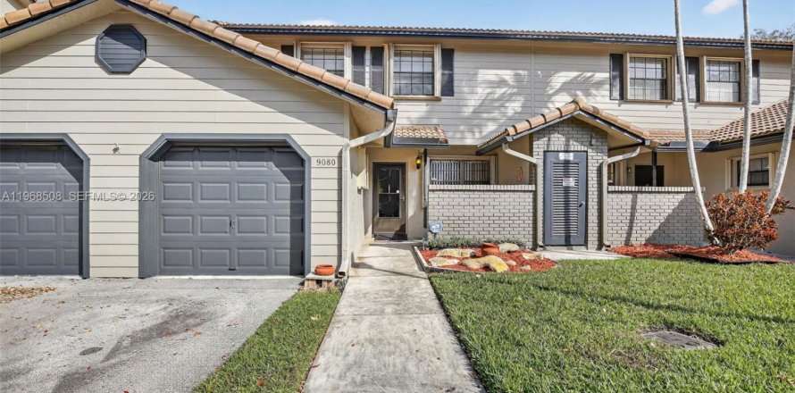 Townhouse in Plantation, Florida 3 bedrooms, 159.23 sq.m. № 2030132