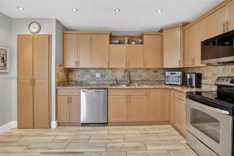 Townhouse in Plantation, Florida 3 bedrooms, 159.23 sq.m. № 2030132 - photo 11