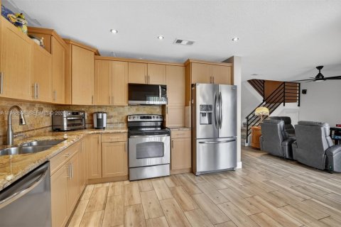 Townhouse in Plantation, Florida 3 bedrooms, 159.23 sq.m. № 2030132 - photo 8