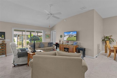 House in The Villages, Florida 3 bedrooms, 162.3 sq.m. № 2095144 - photo 18