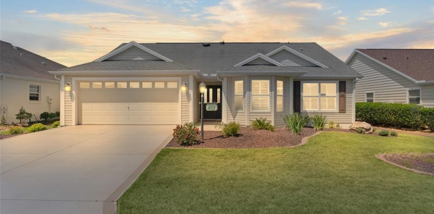 House in The Villages, Florida 3 bedrooms, 162.3 sq.m. № 2095144