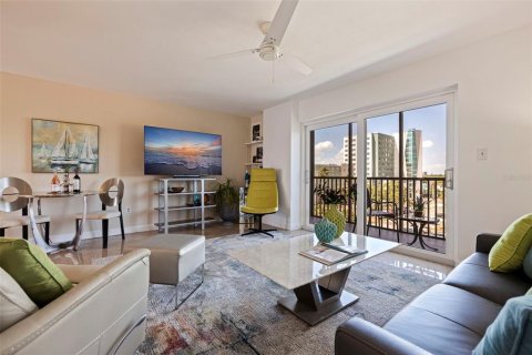 Condominio en venta en Saint Petersburg, Florida, 1 dormitorio, 62.24 m2 № 1734992 - foto 12