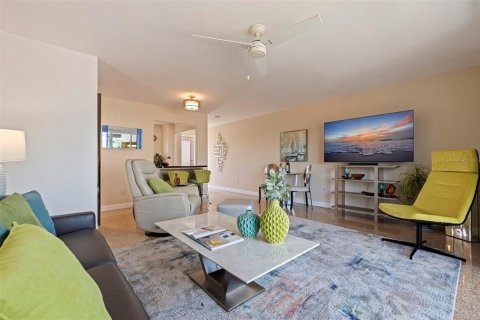 Condominio en venta en Saint Petersburg, Florida, 1 dormitorio, 62.24 m2 № 1734992 - foto 11