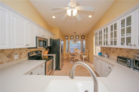 Condo in Sarasota, Florida, 2 bedrooms  № 213417 - photo 11