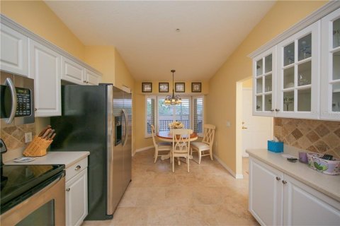 Condo in Sarasota, Florida, 2 bedrooms  № 213417 - photo 13