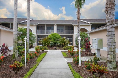 Condo in Sarasota, Florida, 2 bedrooms  № 213417 - photo 3