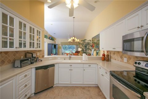 Condo in Sarasota, Florida, 2 bedrooms  № 213417 - photo 12