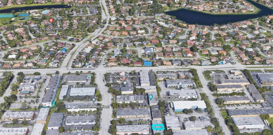 Propiedad comercial en Miami, Florida № 654462