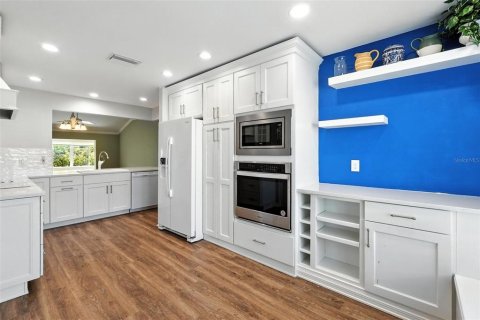 House in The Villages, Florida 3 bedrooms, 173.26 sq.m. № 1801463 - photo 19