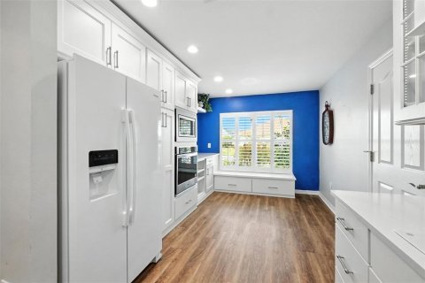 House in The Villages, Florida 3 bedrooms, 173.26 sq.m. № 1801463 - photo 17