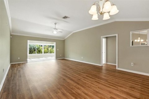House in The Villages, Florida 3 bedrooms, 173.26 sq.m. № 1801463 - photo 6