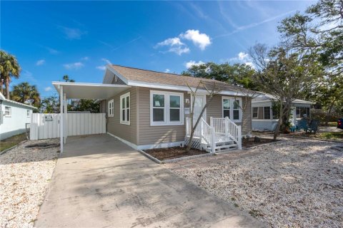 Casa en venta en Indian Rocks Beach, Florida, 2 dormitorios, 86.96 m2 № 1643086 - foto 1