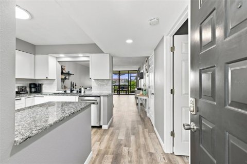 Condominio en venta en Tarpon Springs, Florida, 2 dormitorios, 98.94 m2 № 2347701 - foto 6