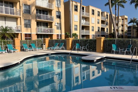 Condo in Dania Beach, Florida, 2 bedrooms  № 1740092 - photo 4