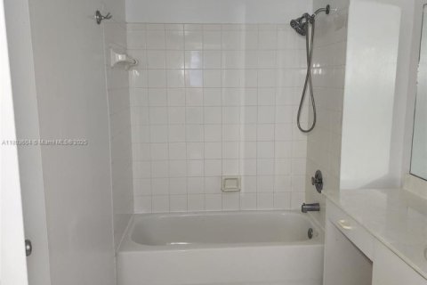 Condo in Dania Beach, Florida, 2 bedrooms  № 1740092 - photo 14