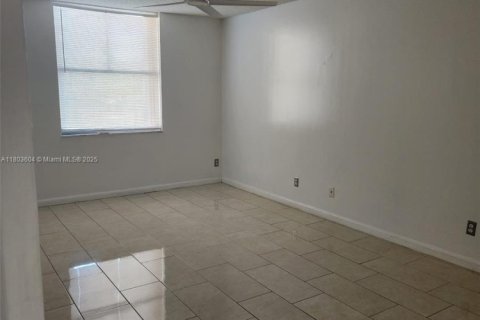 Condo in Dania Beach, Florida, 2 bedrooms  № 1740092 - photo 16