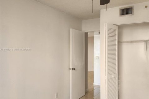 Condo in Dania Beach, Florida, 2 bedrooms  № 1740092 - photo 17